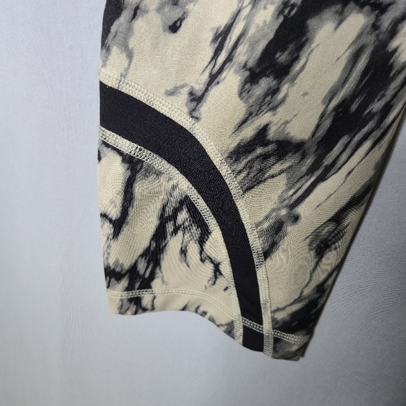 Lululemon Run: Inspire Crop 2 Great Granite Black Mohave Tan Leggings Size 6 - Picture 4 of 8